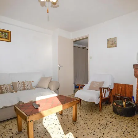 2 Bedroom Stunning In San-gavino Di Carbini Tatil Evi